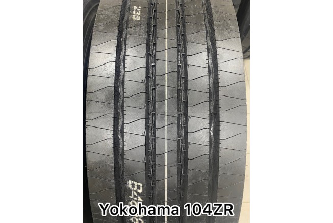 Шина грузовая Yokohama 104ZR 245/70R19.5 136/134M TL рулевая ось